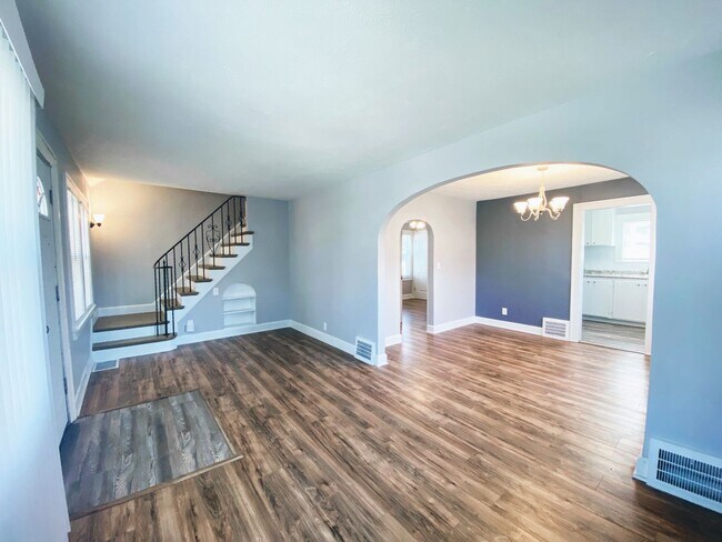 Building Photo - Newly Renovated 2 Bed 1 Bath House for Rent!