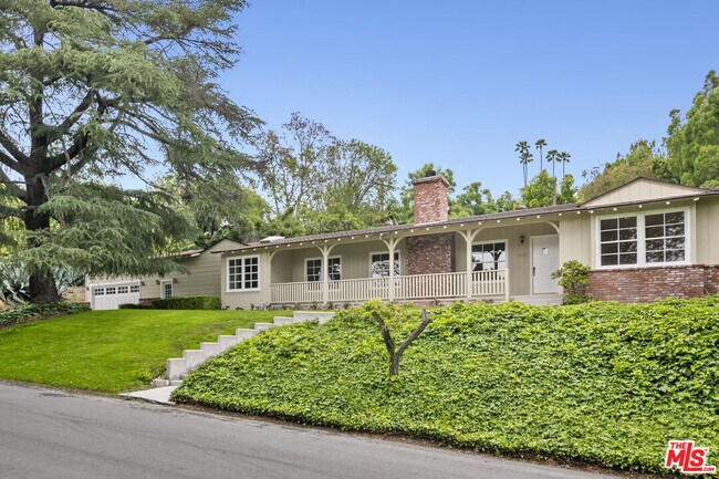 Building Photo - 18080 Karen Dr