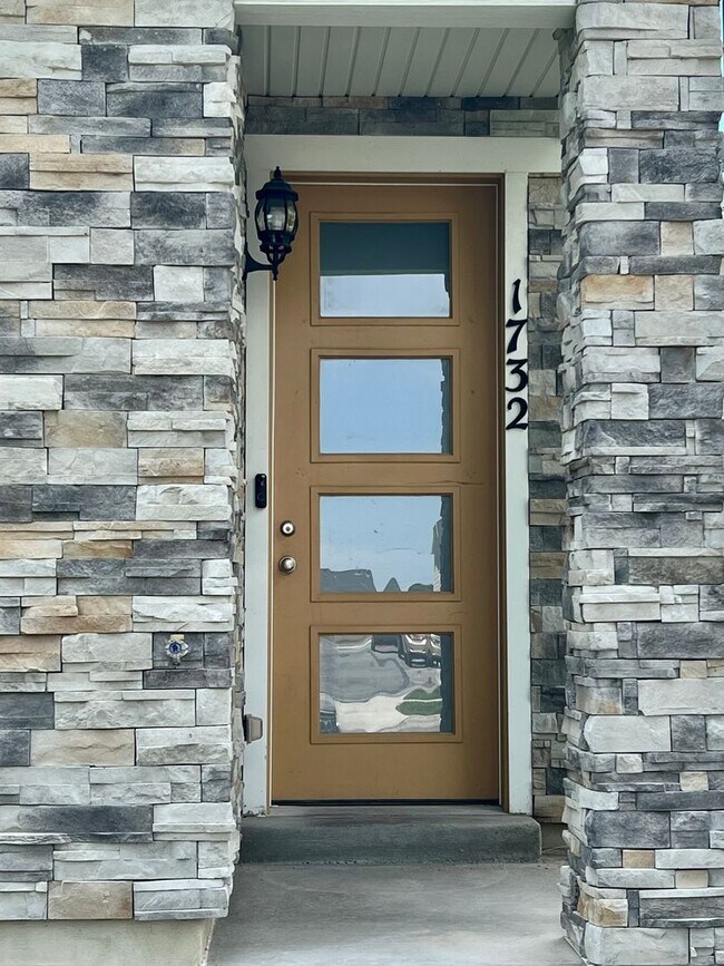 Foto del edificio - Beautiful Santorini Village Townhome Now Available in South Jordan