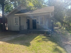 Building Photo - 2124 Maple St