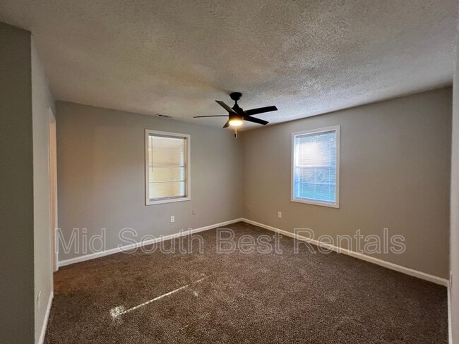 Building Photo - 926 Eyers Rd