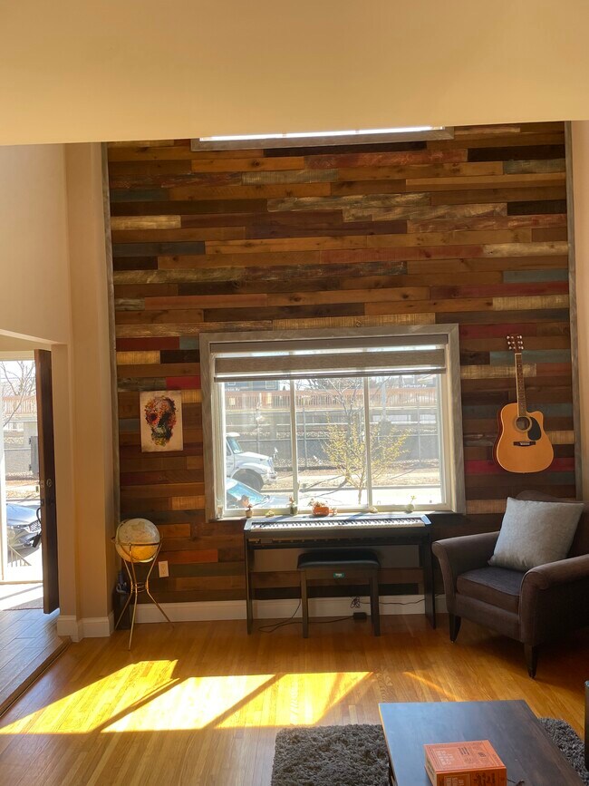 Foto del edificio - 923 N Railroad Ave