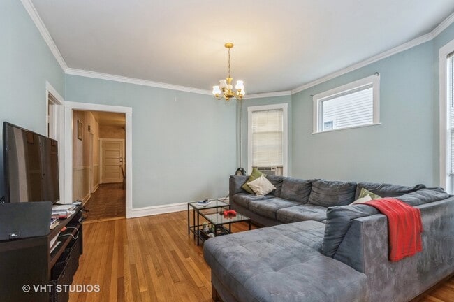 Building Photo - 1340 W Rosedale Ave