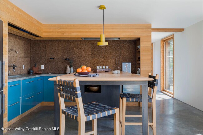 Foto del edificio - 94 Cherry Hill Rd