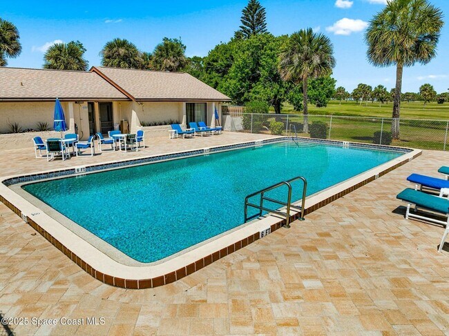 Foto del edificio - Adorable 2nd floor Condo with Community Po...