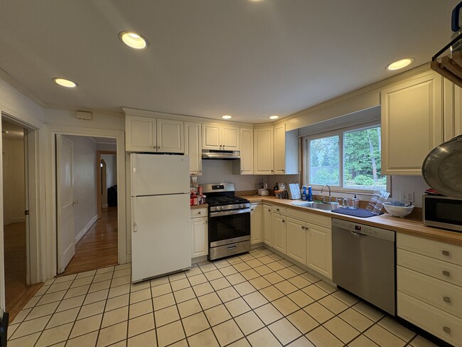 Spacious Kitchen - 23 Heath St