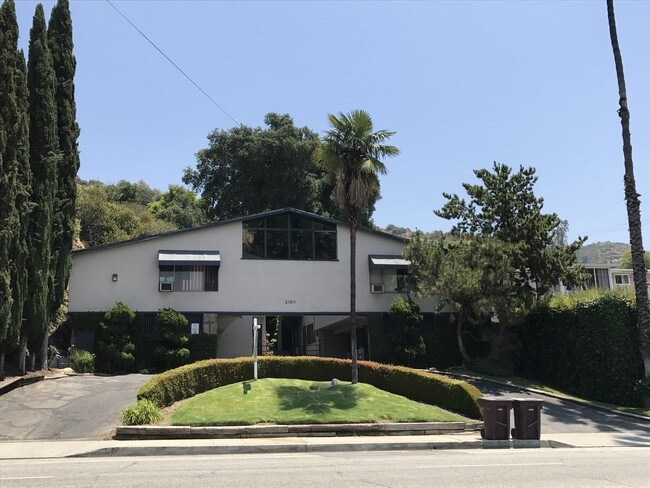 Building Photo - 2108 N Verdugo Rd