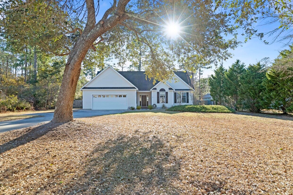 1511 Chadwick Shores Dr, Sneads Ferry, NC 28460 House for Rent in