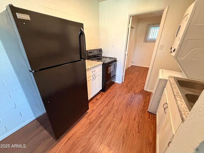 Foto del edificio - 6802 W Glendale Ave