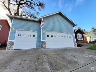 Building Photo - 2662 Oak Glen St