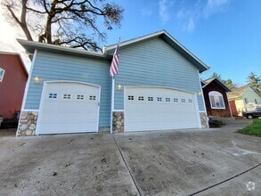 Building Photo - 2662 Oak Glen St