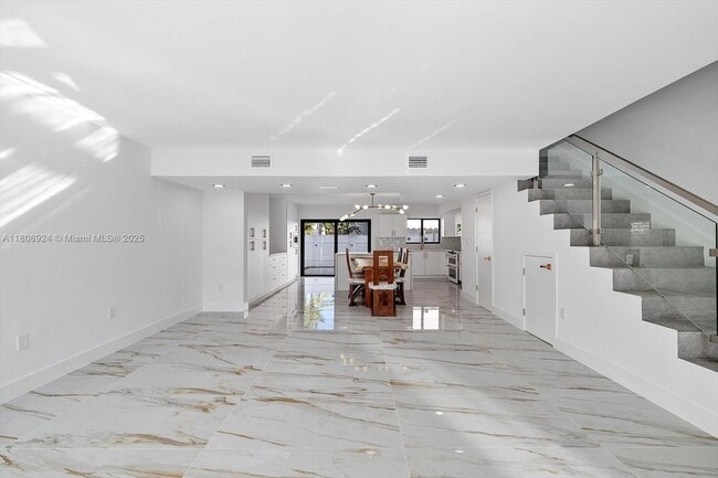 Foto del edificio - 16449 NE 26th Ave