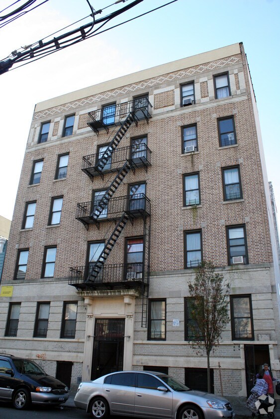 Foto del edificio - 364 E 159th St