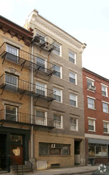 Building Photo - 152 Salem St
