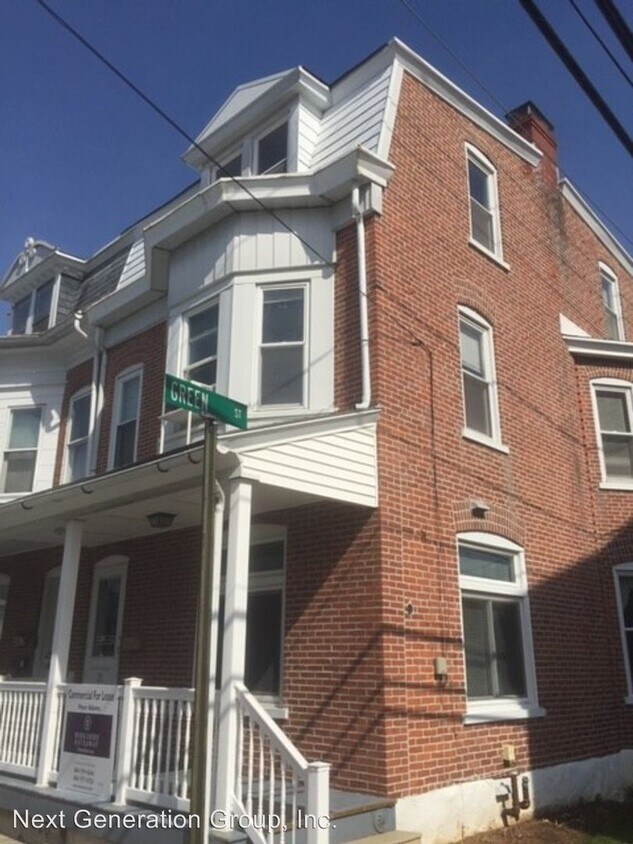 31 N 3rd St, Emmaus, PA 18049 Room for Rent in Emmaus, PA