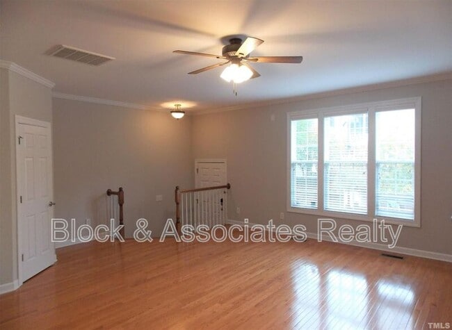 Foto del edificio - 4032 Abbey Park Way