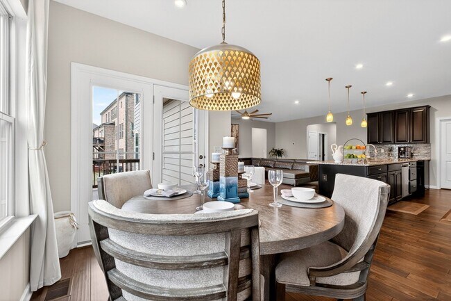 Foto del edificio - 6794 Falls Ridge Ln