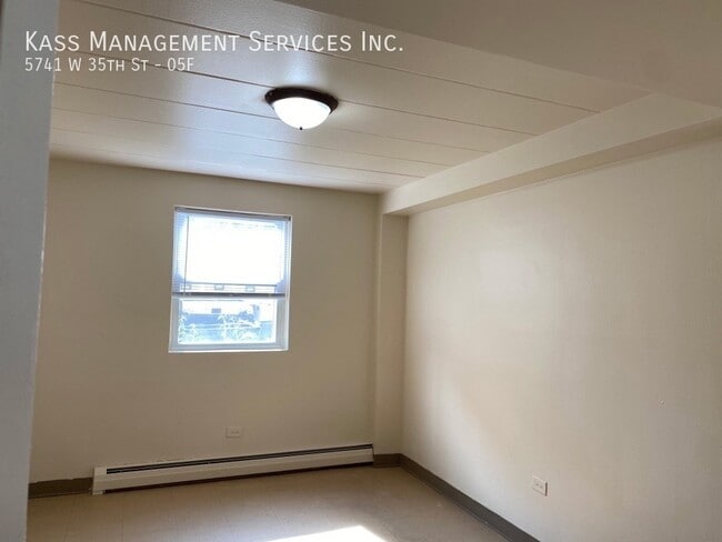 Foto del edificio - 5741 W 35th St