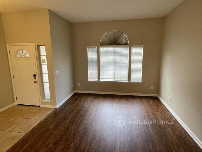 Foto del edificio - 644 Hovey Way