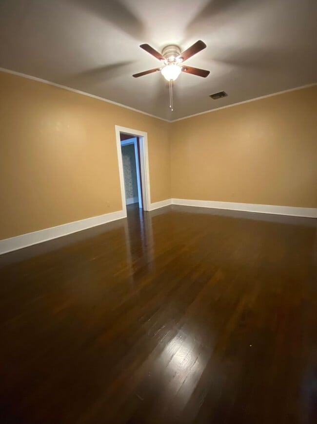 Building Photo - 2 bedroom 1 bath