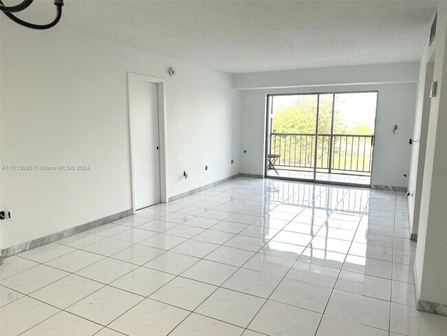 Foto del edificio - 1250 NE 125th St