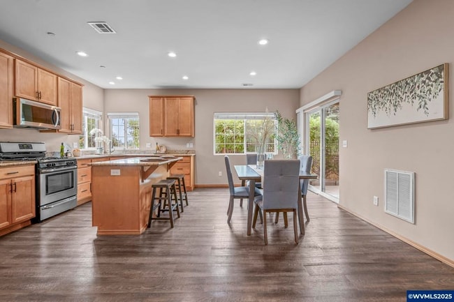 Building Photo - 5318 SW Touchstone Pl