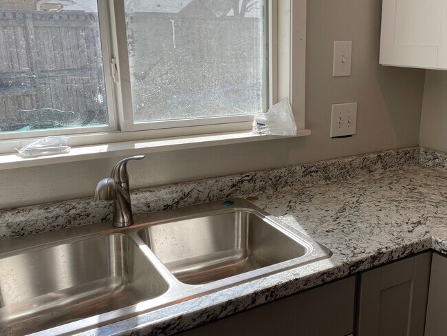 Foto del edificio - 3461 Cherrywood Ln
