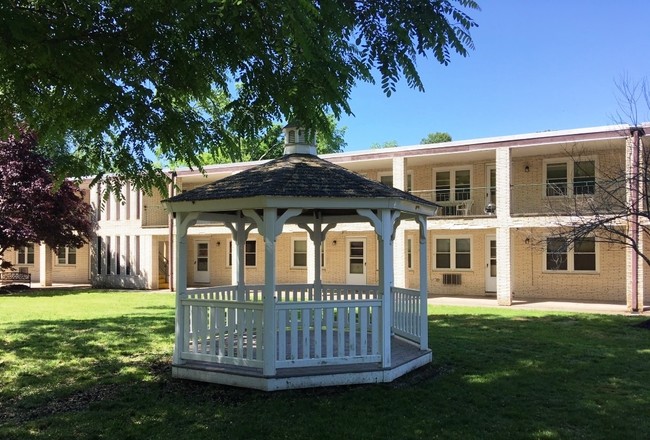 Gazebo - Woodside Apartments