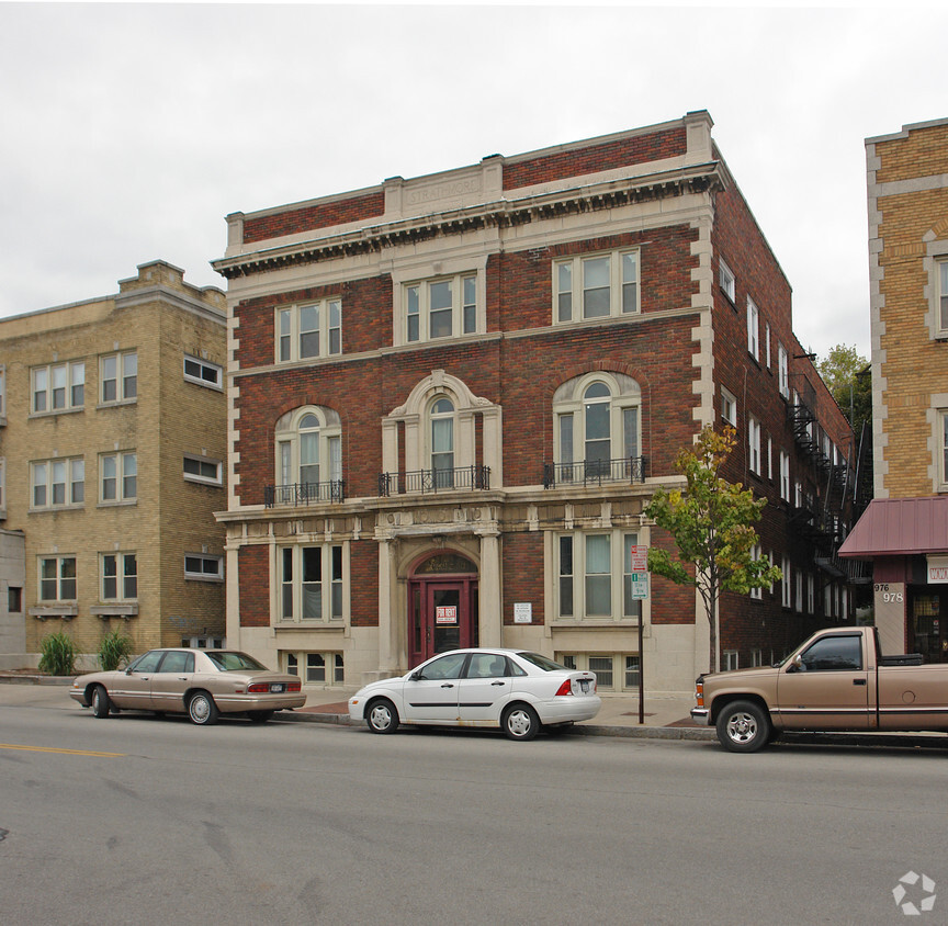 Building Photo - 970 Monroe Ave