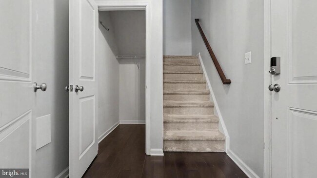 Building Photo - 43031 Foxtrail Woods Terrace