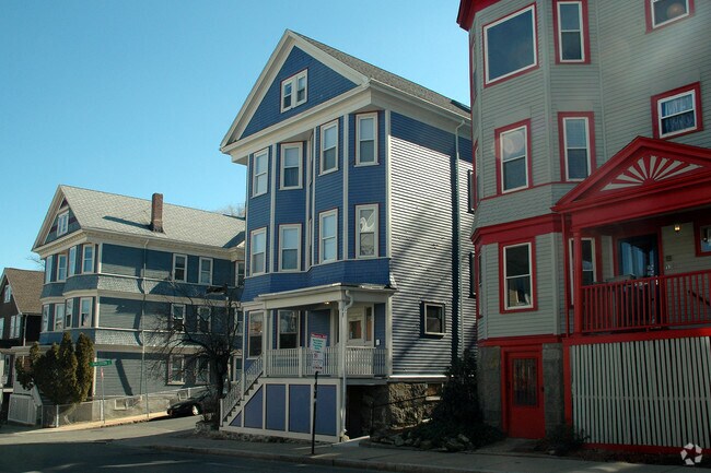 Foto del edificio - 163 Calumet St. Unit 2