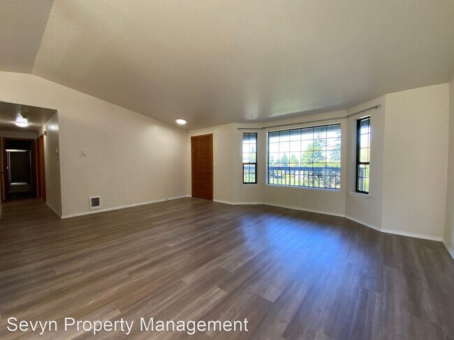 Foto del edificio - 3 br, 2 bath House - 7324 48th Ave W.