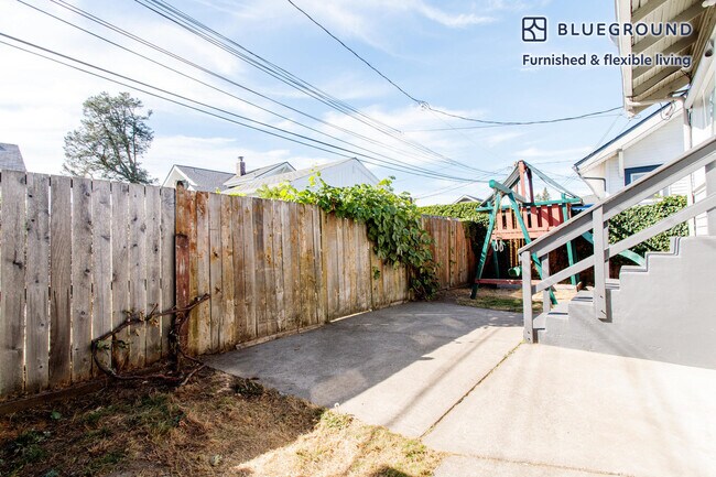 Building Photo - 912 Wood Ave