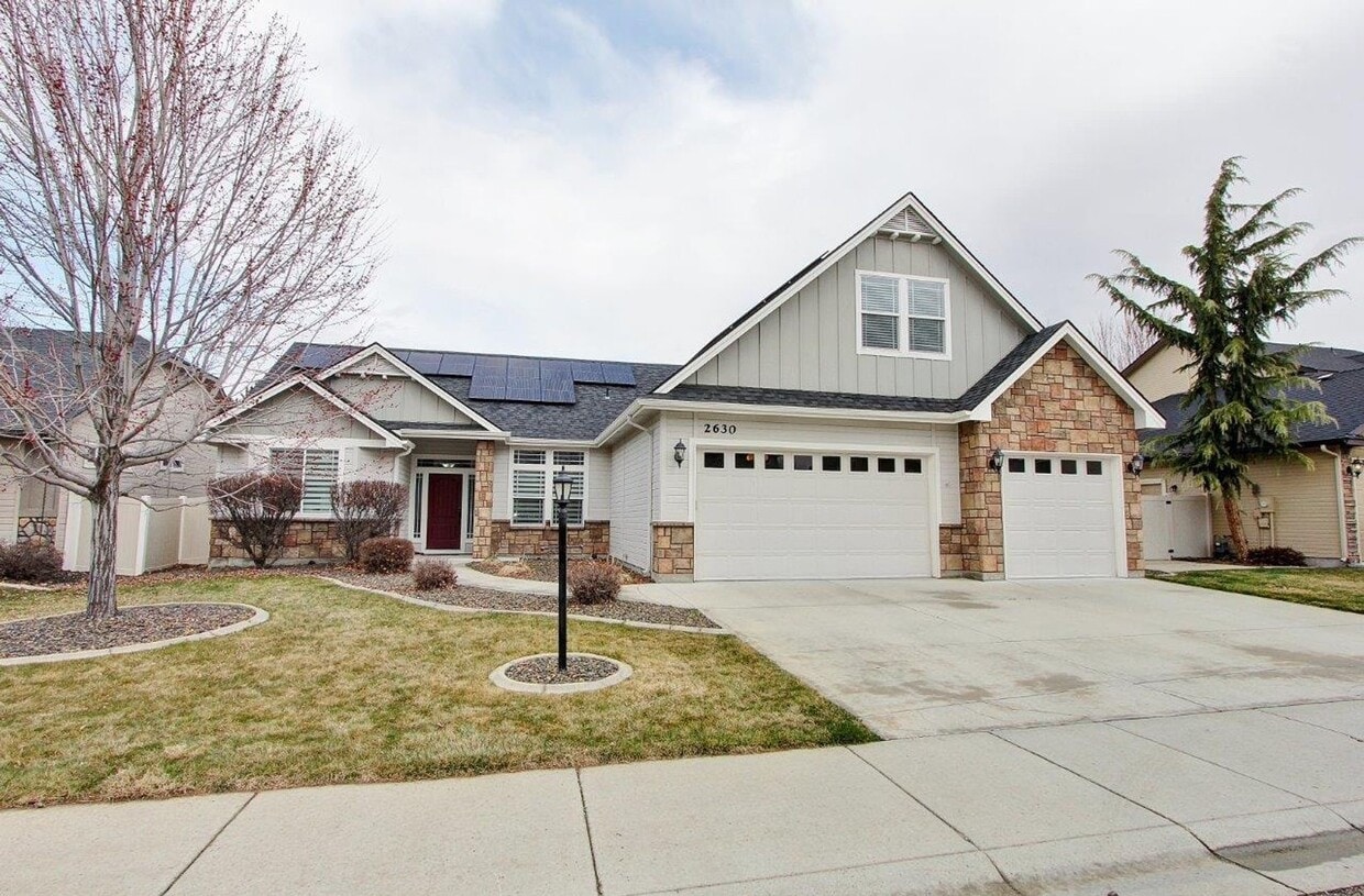 Foto principal - Immaculate Home Nestled in a Quiet Neighbo...