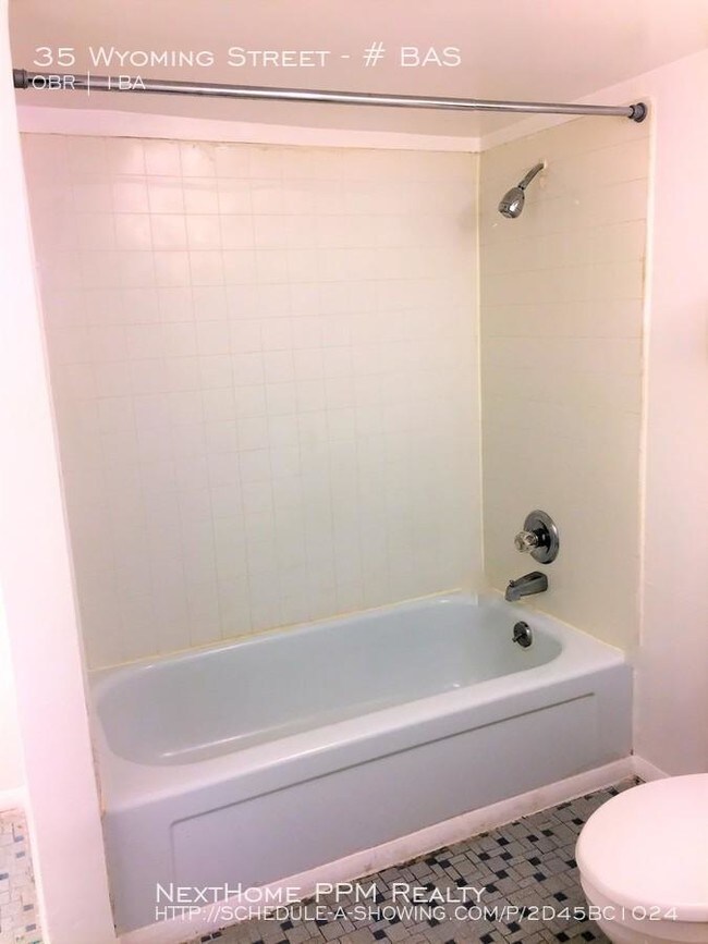 Building Photo - bedroom in Pittsburgh PA 15211