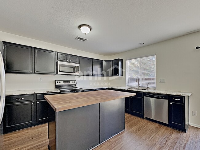 Building Photo - 9762 Chambers Dr