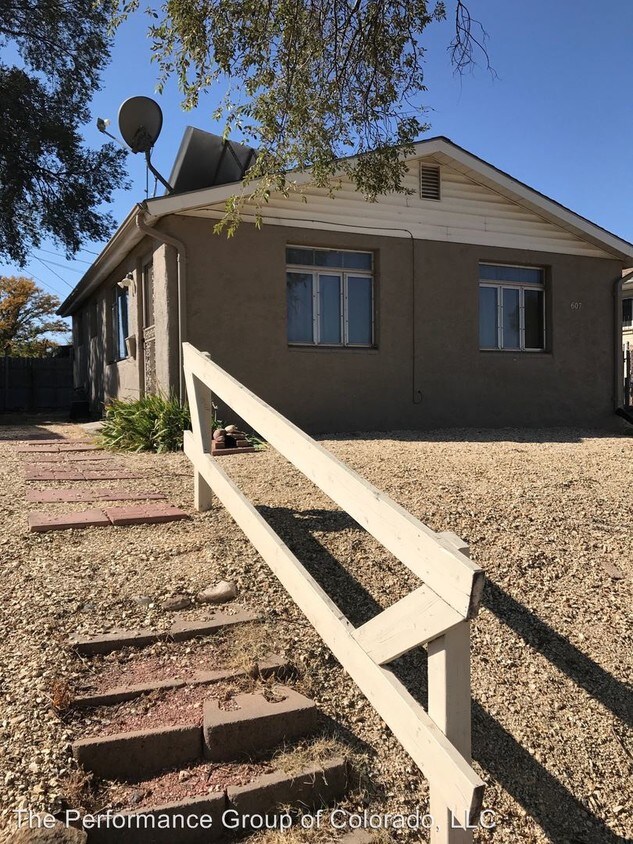 Foto principal - 2 br, 1 bath House - 607 E Pitkin Ave