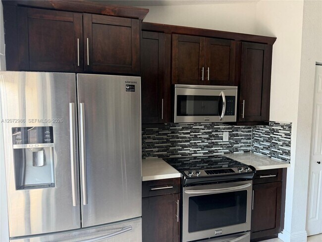 Foto del edificio - 7040 NW 173rd Dr