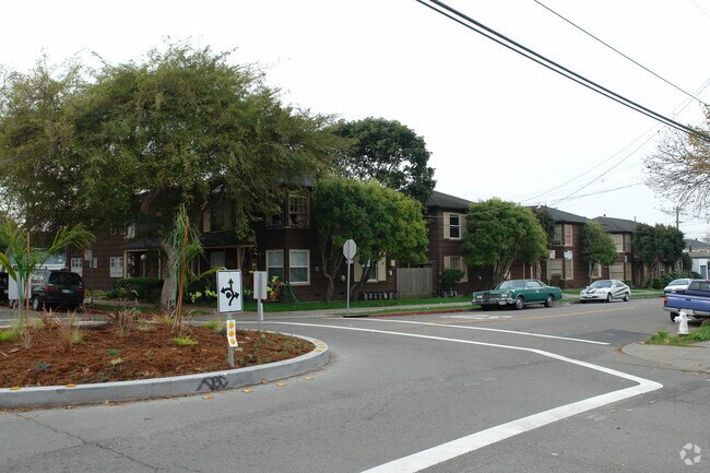 Building Photo - 968 Addison St