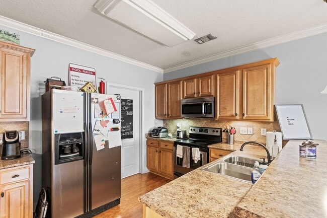 Building Photo - Fall 2026 Upscale 2 Bedroom Condo @ Plainsview Condominiums