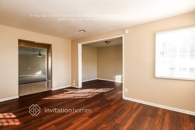 Building Photo - 547 S Yorba St