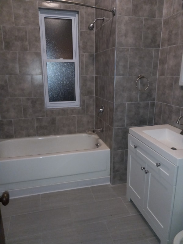 Photo - 3242 W Le Moyne St (Chicago, IL)