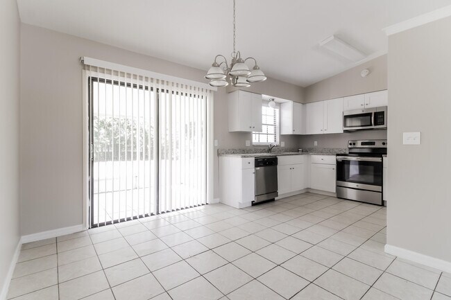 Foto del edificio - 431 Tropicaire Ave SW