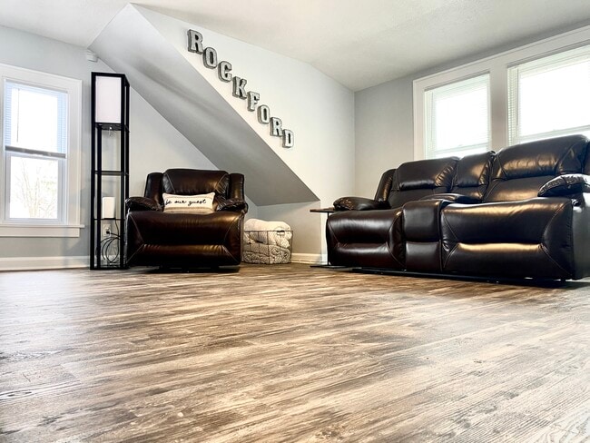 Muebles de cuero italiano (reclinables) - 1719 Post Ave