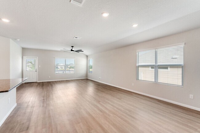 Building Photo - BEAUTIFUL 3-BEDROOM, SINGLE-STORY NEAR RAN...