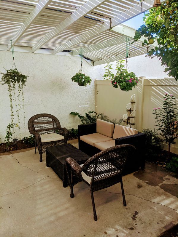 Foto del edificio - 243 Green Heath Pl