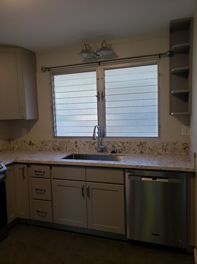 Foto del edificio - Pacific Village Townhouse - 3 bedrooms, 2....