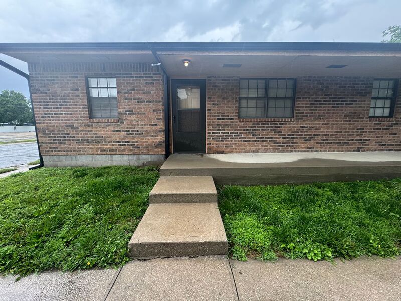 Primary Photo - 100 E Brasfield St