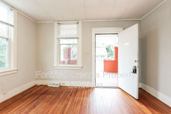 Foto del edificio - 909 Rich Ave