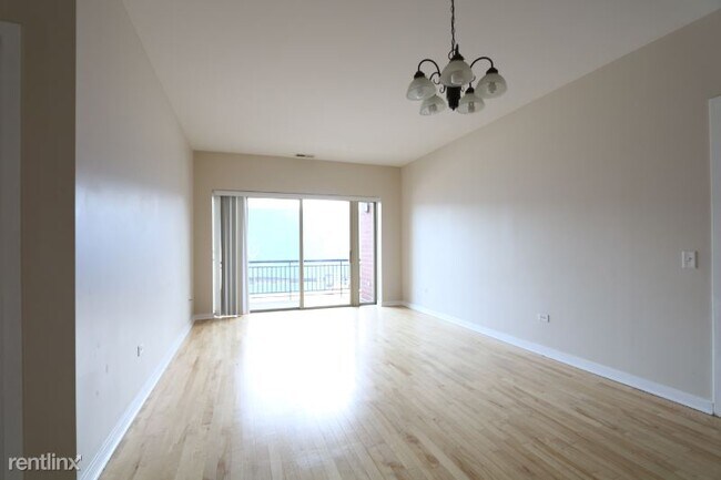 Building Photo - 1075 W Roosevelt Rd